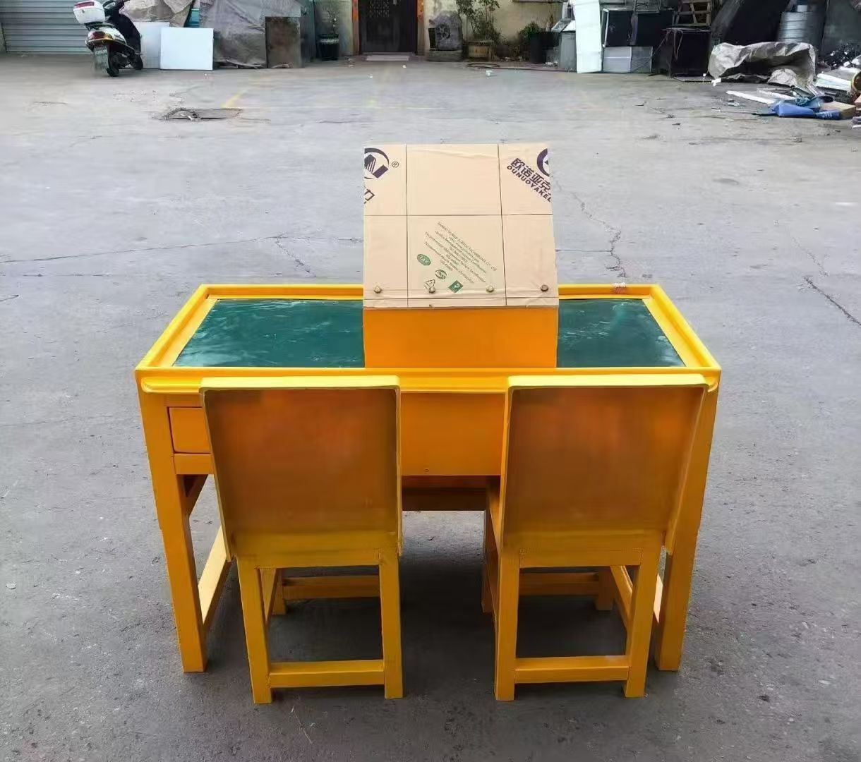 绥阳防静电导通桌井下煤矿火工品发放桌：危险品流转的安全守护者